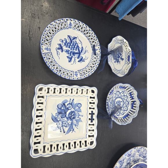 MSI Blue White Porcelain Pierced Plates set if 4 with ribbon - Picture 1 of 2